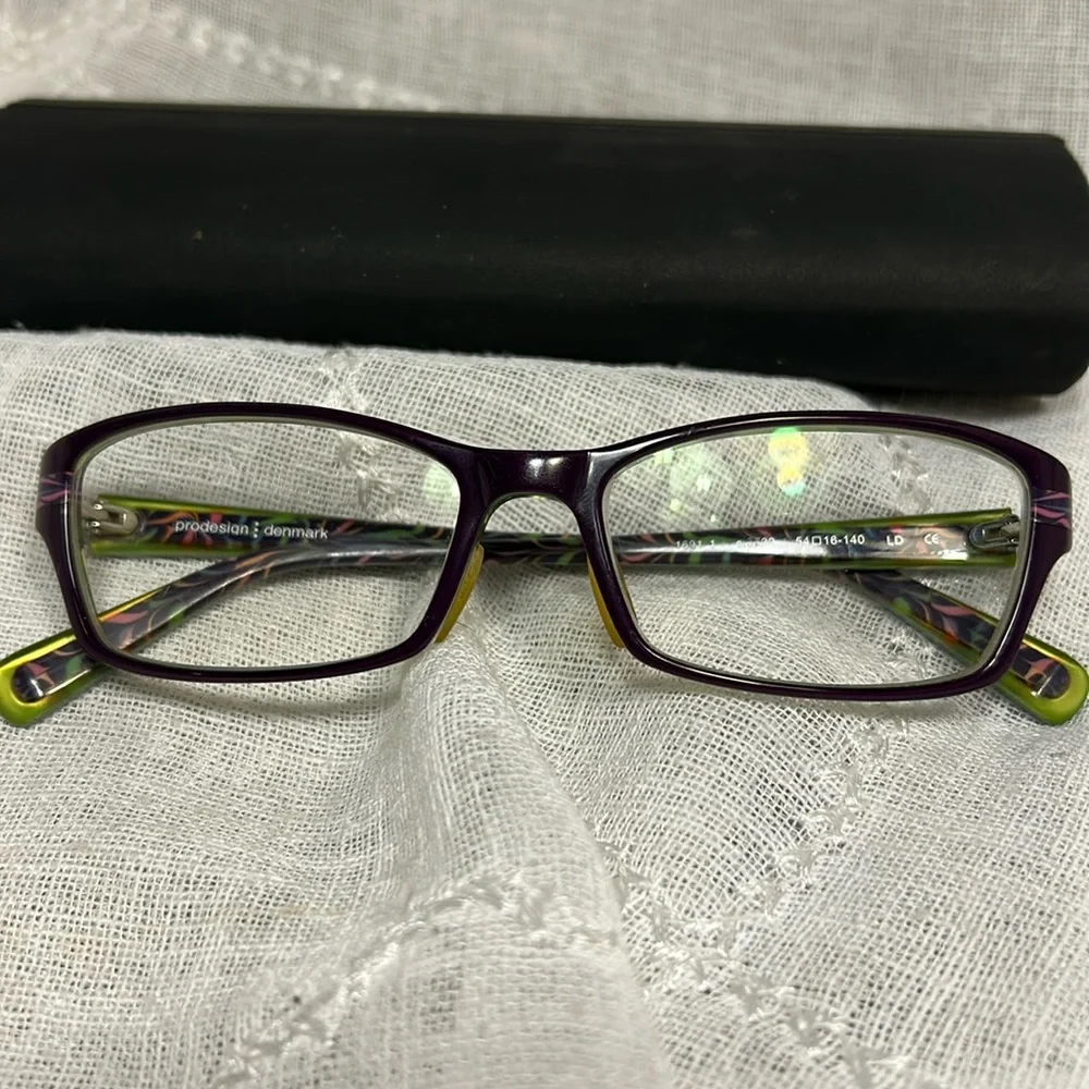Prodesign Denmark frames with case